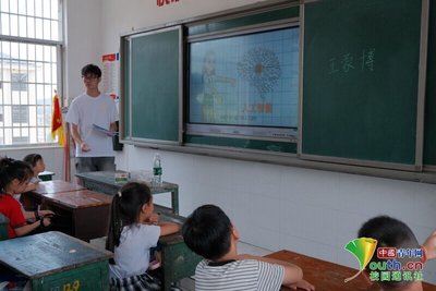 中南大学实践团用AI科普课程点亮乡村教育