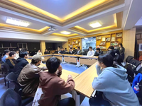 人工智能大学生创新创业基地与物理与电信工程学院创新基地师生赴河池学院技术创新中心开展交流活动