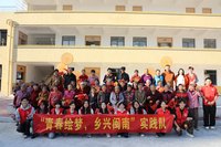 厦门华厦学院人文学子赴黄地，橙韵绘就助振兴