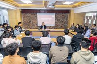 【“我·河·你”】马少健走进学生社区 与学子共话成长规划 赋能未来发展