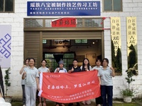 湖南师大商学院"商暖湘行"实践团调研瑶族织锦工坊，对话非遗传承人共探传承之路