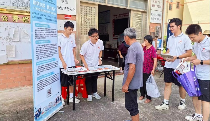 “面对面”讲政策，“屏对屏”解疑惑——那龙镇龙胜村国家资助政策宣传活动圆满开展