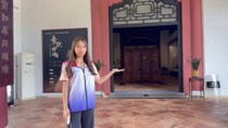 图为实践团成员直播中
