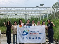 广东白云学院学子赴翁源桃园 躬身实践助力鲜果稳销