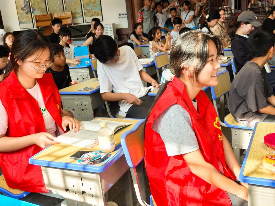 在老师眼皮底下偷吃零食?益阳古巷“偷吃大赛”现场直击!