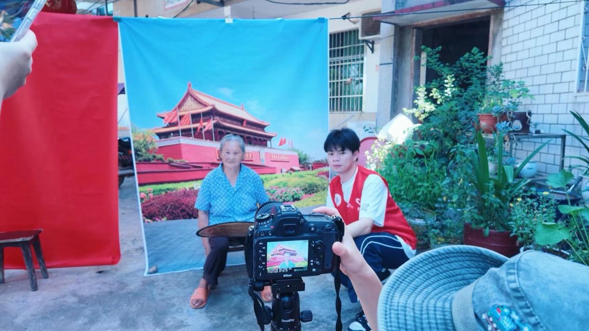7.14证件照村民奶奶的拍摄现场