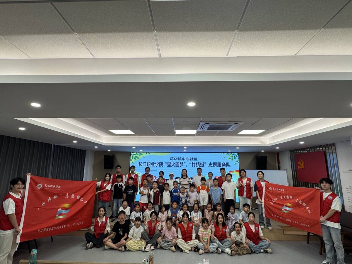 执诗韵风华,传节日薪火:星火圆梦志愿服务队实践记录