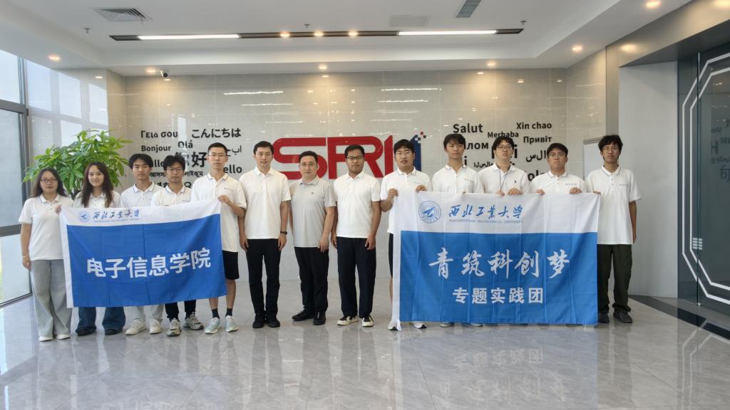 16-实践队在思锐智能合影
